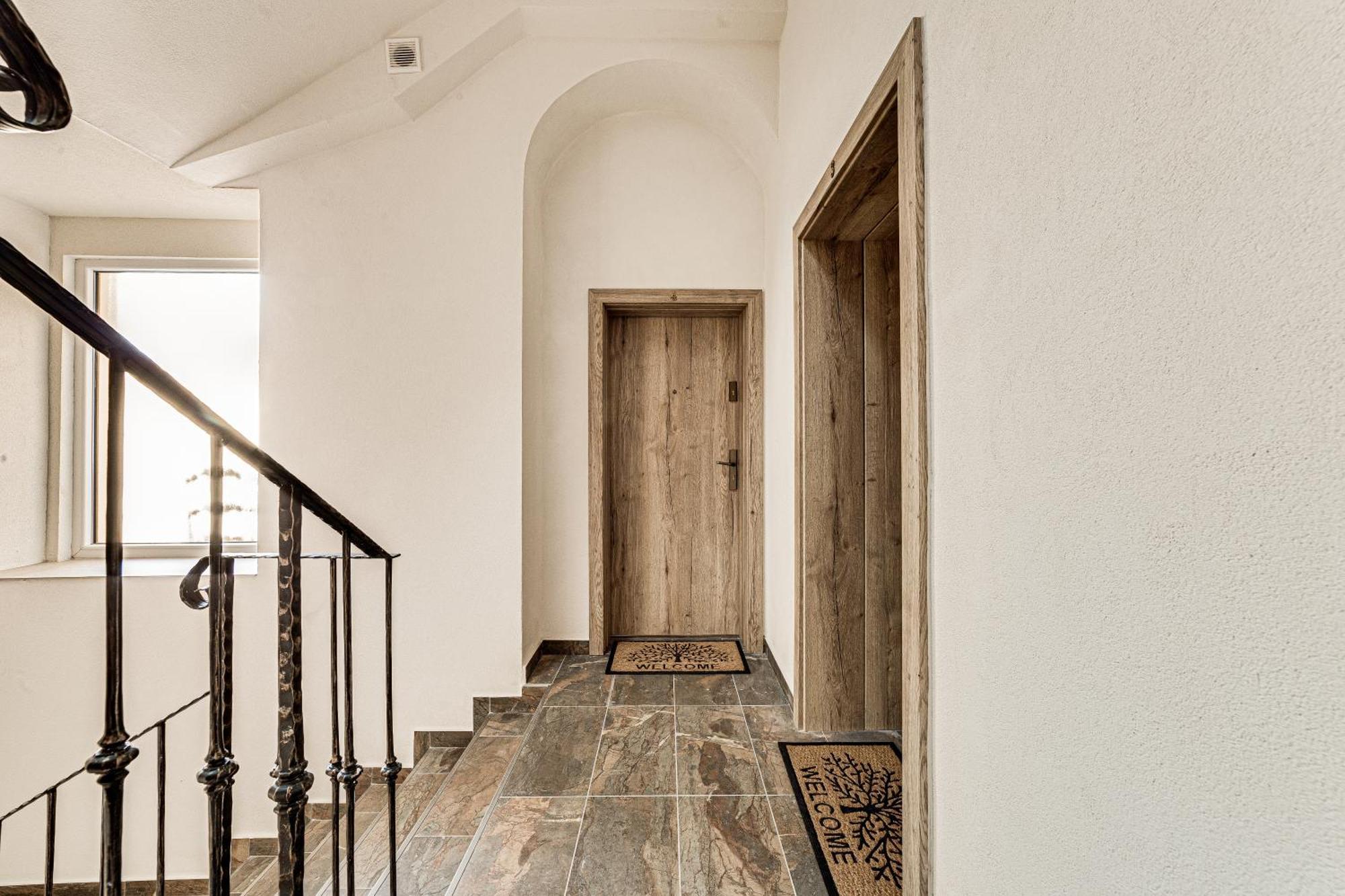 Ari Central Grand Apartments - Luxurious Stay Arad Bagian luar foto