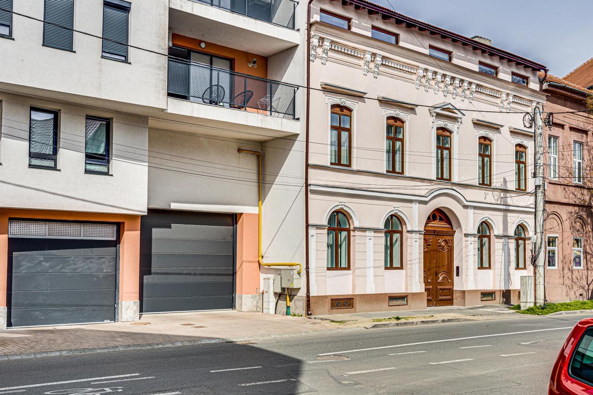 Ari Central Grand Apartments - Luxurious Stay Arad Bagian luar foto