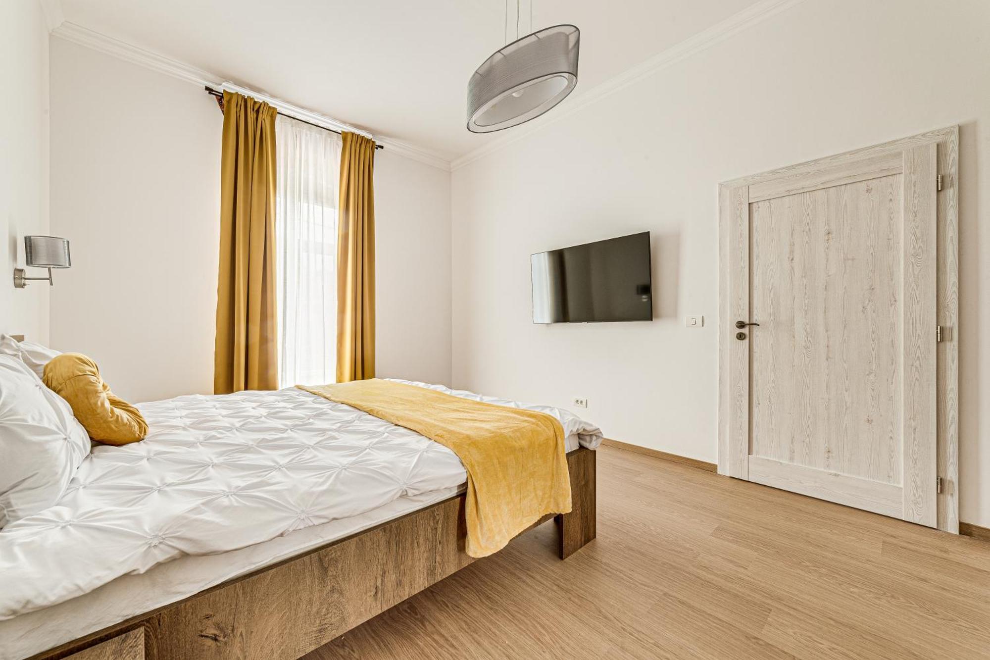 Ari Central Grand Apartments - Luxurious Stay Arad Bagian luar foto